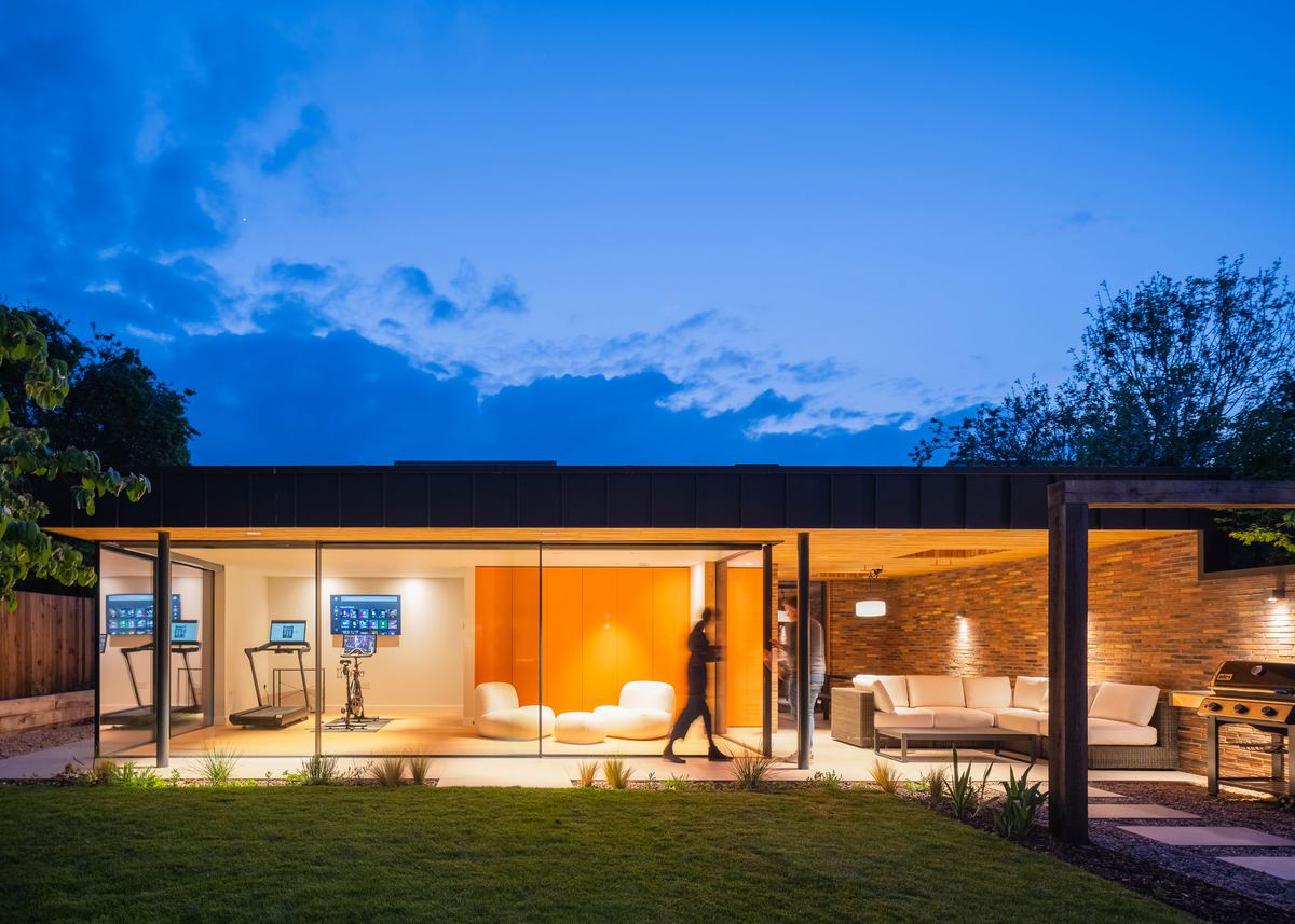 Toni Moses Design Long Edge Cambridgeshire Garden Front On Dusk
